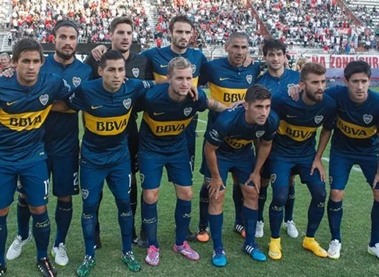 Boca le ganó 2-0 a Huracán y es el nuevo lí­der del campeonato de primera división