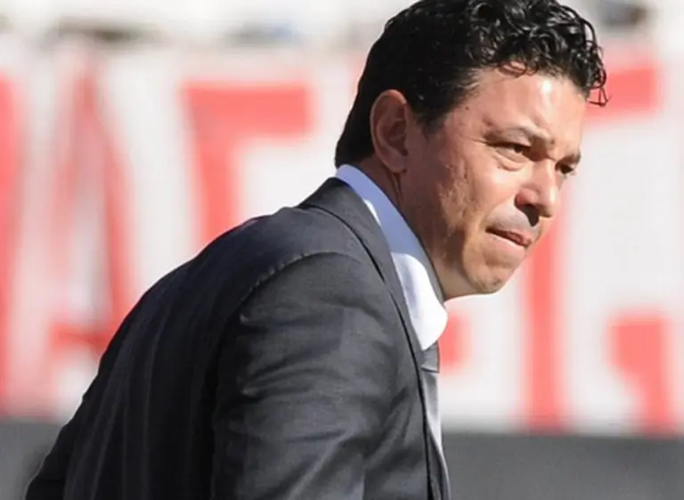 Gallardo prohibió a jugadores de River el uso del celular en el vestuario y las comidas