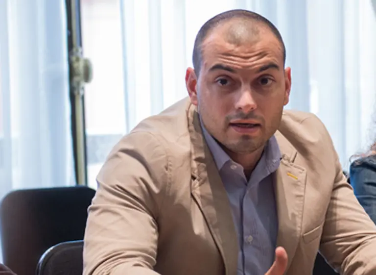 ílvarez Agis cuestionó a Dujovne: "Ahora vienen por el costo laboral"