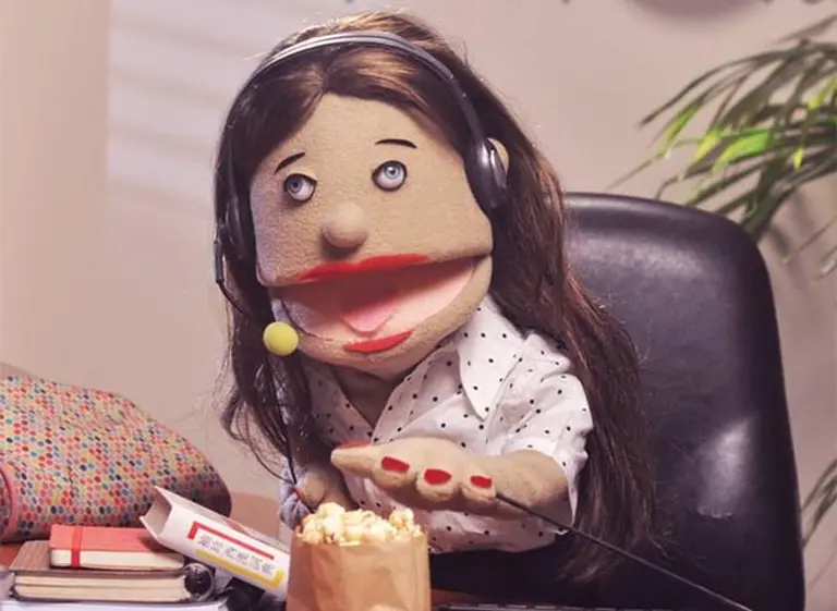 Una particular telemarketer atiende a clientes de Speedy en su nueva campaña