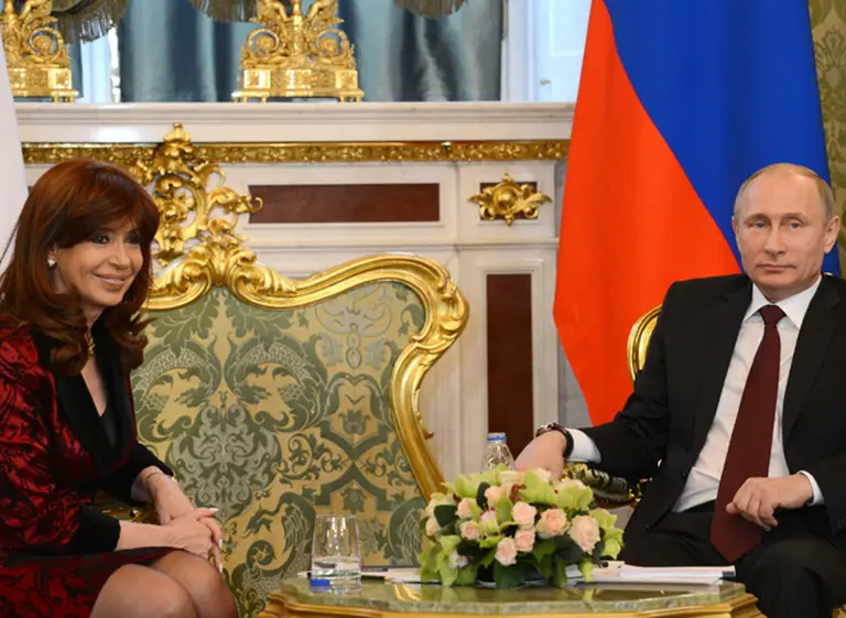 Cristina agradeció en ruso al presidente Putin por la invitación a visitar su paí­s