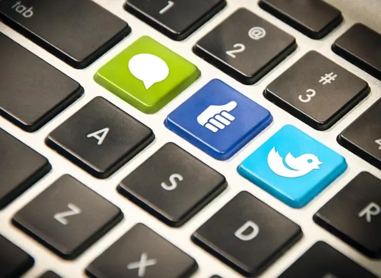 Seis de cada 10 argentinos utiliza las redes sociales en su trabajo