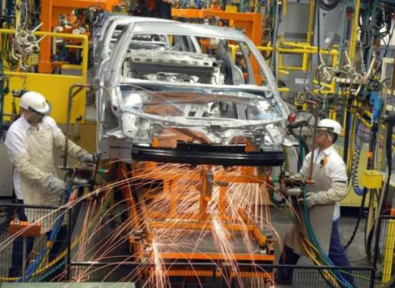 Autos en marcha: suben por primera vez en 2016 la producción y exportación