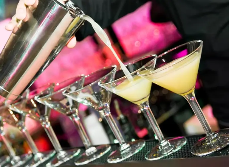 Le vendieron un ananá fizz en mal estado y ahora deberán pagarle $30.000