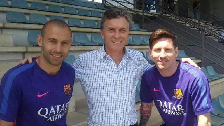 Macri se sacó una foto con Messi y Mascherano en el estadio del Barcelona