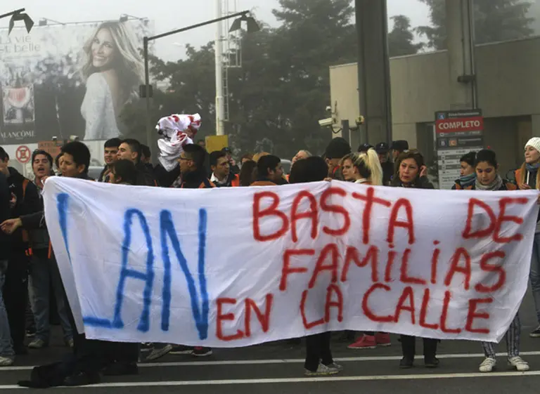 Más de 4 horas de corte en el aeropuerto de Ezeiza por protesta contra LAN y TAM