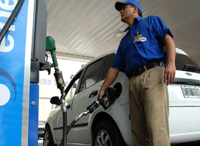 Continúa el cierre de estaciones de servicios, a razón de una por mes