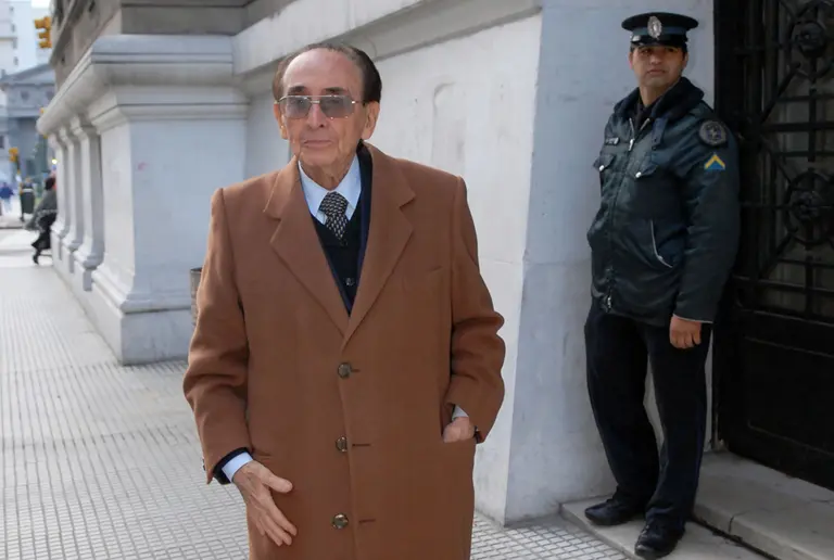 ¿Qué dice el currí­culum del juez Carlos Fayt?