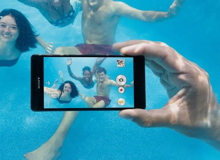 Sony presentó en la Argentina el Xperia Z3, un teléfono móvil sumergible y más caro que la PlayStation 4