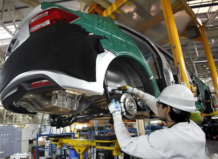 Para revertir la caí­da de la industria, privados proponen actualizar el tipo de cambio