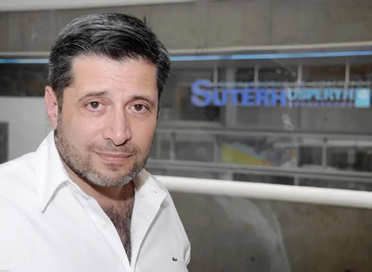 Investigan si el gremialista Ví­ctor Santa Marí­a, dueño de Página 12, hizo transferencias millonarias a Suiza