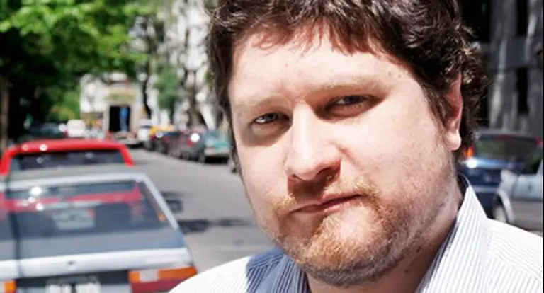 Un periodista de Clarí­n sufrió un misterioso ataque en su auto