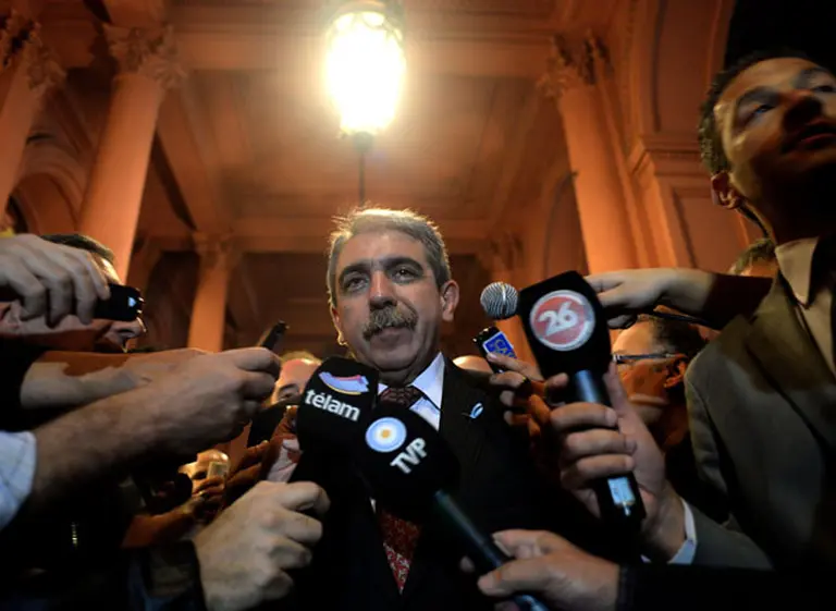 Acusaciones cruzadas: Aní­bal denunció penalmente a Carrió y a Lanata por asociación ilí­cita