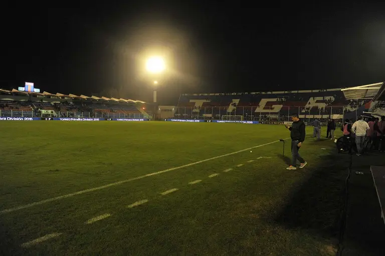 Suspendieron Tigre-River por la muerte del futbolista de Atlético Paraná