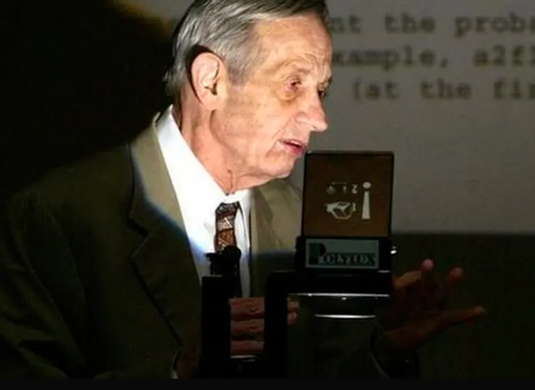 ¿Cuáles son los aportes más importantes que John Nash hizo a las matemáticas?