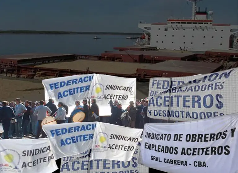 Aceiteros amenazan con un paro por los despidos en Cargill y el estancamiento de las paritarias