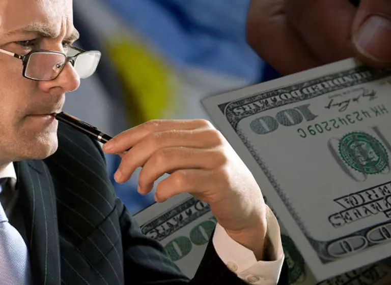 Por cada dólar que tiene el Banco Central, hay alrededor de 15 pesos circulando en la economí­a