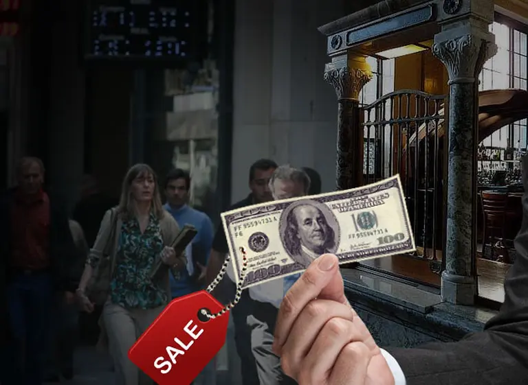 Se "emparejó" el precio del dólar al público en los distintos bancos de la City porteña