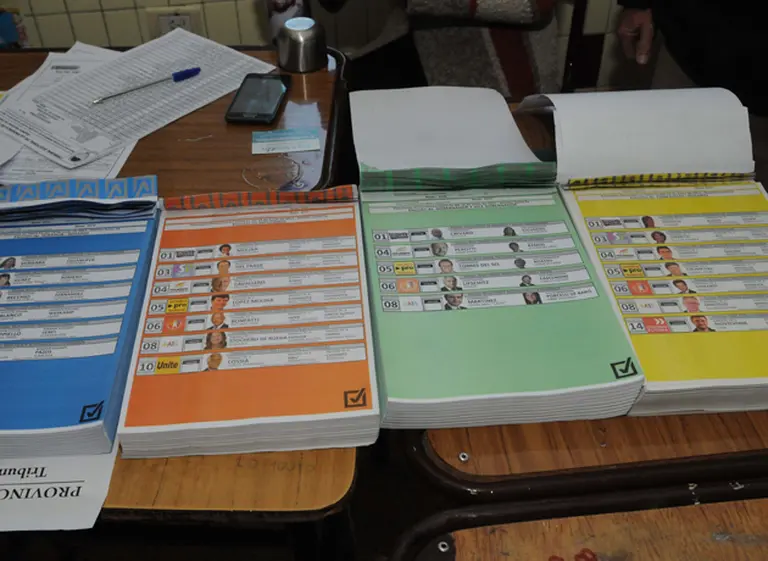 Comenzó el recuento definitivo de votos en Santa Fe