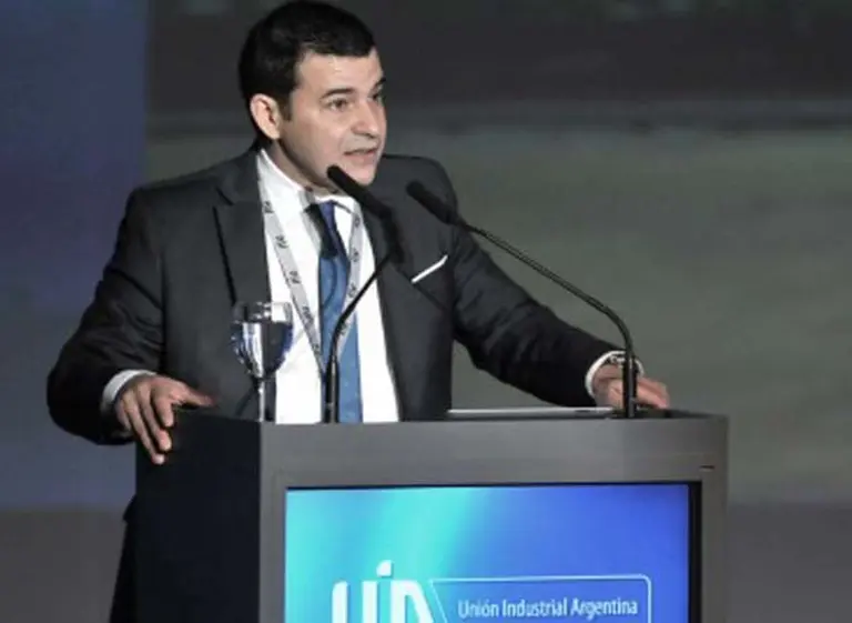 Crece el escándalo por dura pelea de YPF con su ex CEO, Miguel Galuccio