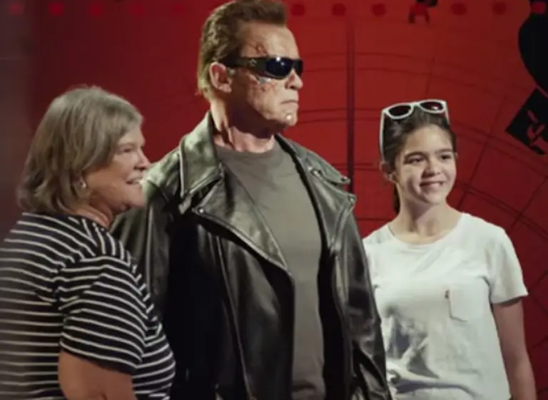 Schwarzenegger se vistió de Terminator y salió a pasear por las calles de Hollywood