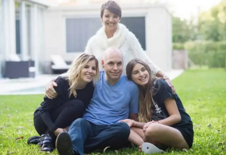 A dí­as de las elecciones, Rodrí­guez Larreta será padre por tercera vez