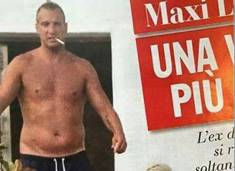 Maxi López no se priva de nada, ni siquiera del cigarrillo