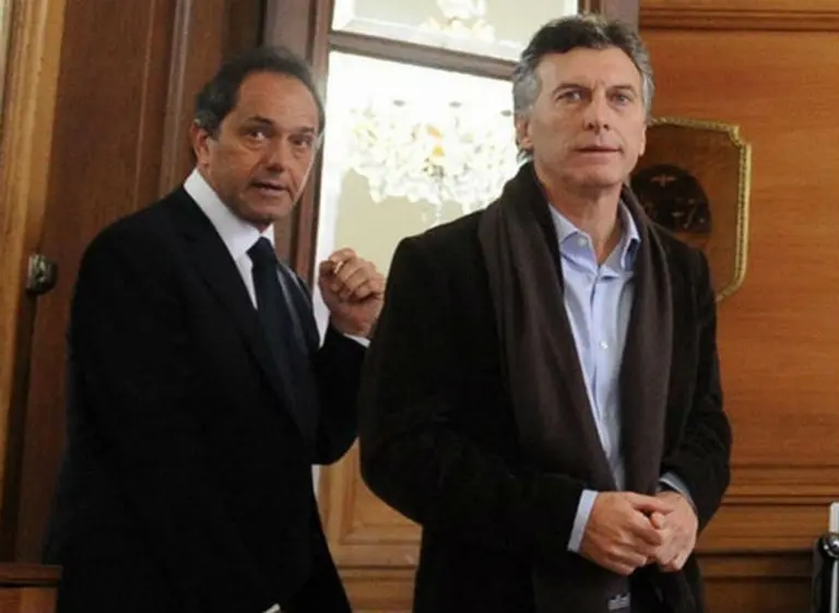 Encuesta Mora y Araujo: Scioli gana cómodo en primera vuelta por 7 puntos pero Macri puede "arrebatarle" el balotaje