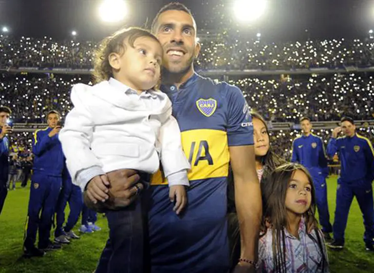 Con un boliche para 200 personas y 15 cocheras, así­ es la "casita" de Tevez en Argentina