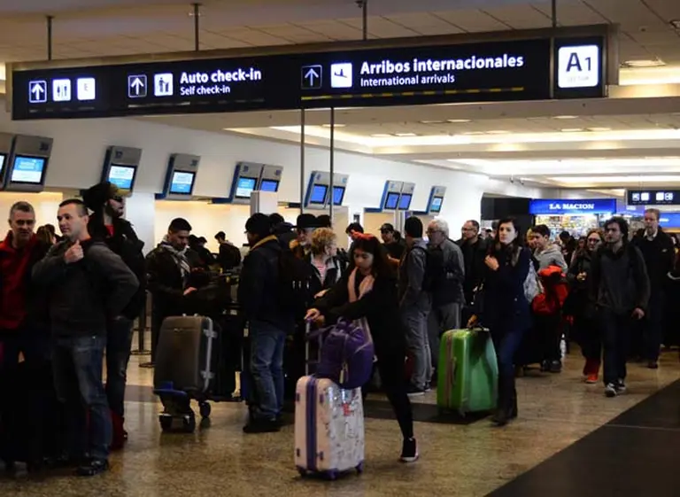 Presentan un proyecto para crear una nueva aerolí­nea patagónica