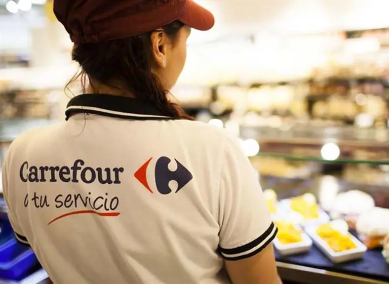 Acusan a Carrefour de vender pañales de distribución gratuita
