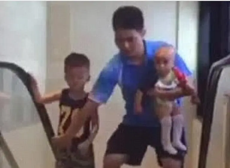 El terror a las escaleras mecánicas se extiende tras la muerte de una mujer