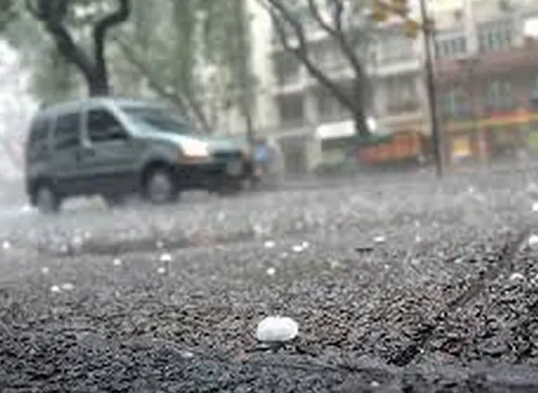 Tormenta y granizo en Buenos Aires: ¿qué daños cubren los seguros para autos?