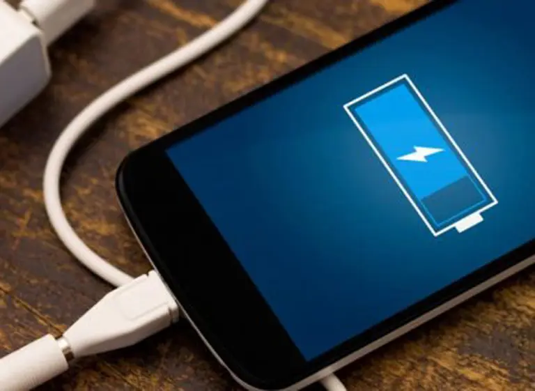 Crean una baterí­a de teléfono que se carga en solo 6 minutos