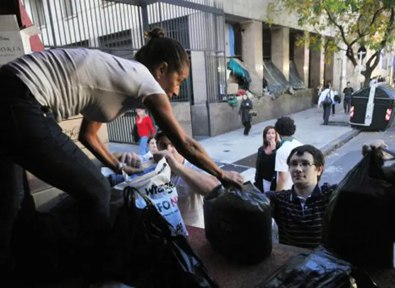 Con el impulso de famosos y clubes de fútbol hubo un aluvión de donaciones para los inundados