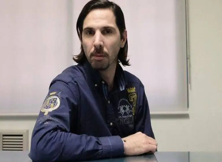 El "gigoló" tiene pedido de la captura y huyó de un programa de televisión