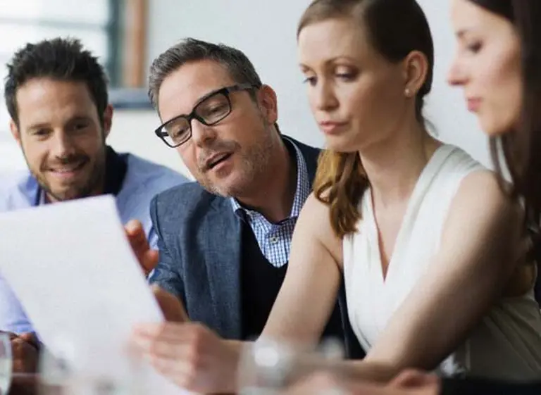 Cómo superar una actividad en grupo durante una entrevista de trabajo