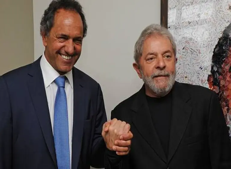 Scioli se pega a Lula en un intento de reconciliarse con el ala "progre" de los K