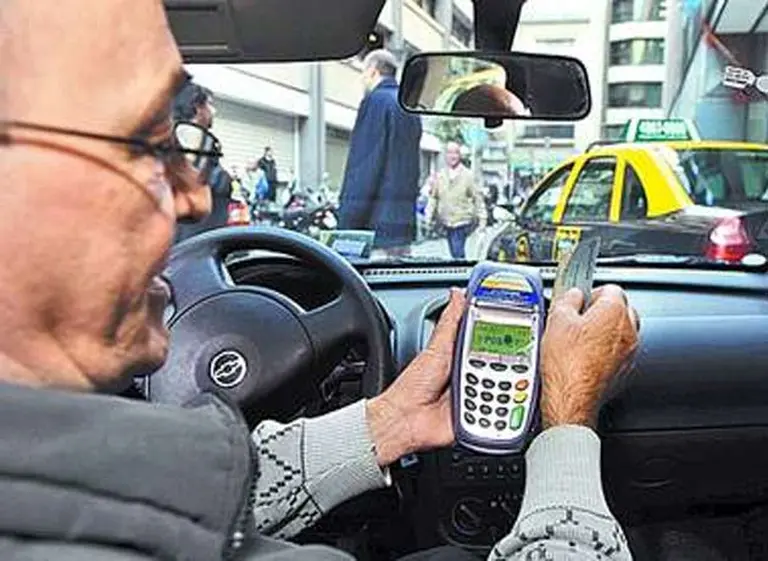 Efecto Uber: taxis apuestan al cobro con tarjeta y hasta ofrecen descuentos del 25%
