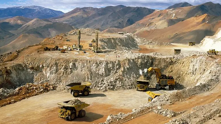 Barrick conversa con empresas chinas para venta de participación en Veladero