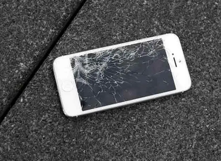 Apple lanza un plan para reemplazar iPhones rotos