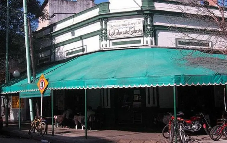 Tras una denuncia del fisco, procesan a dueña de conocido bodegón por retención indebida de aportes