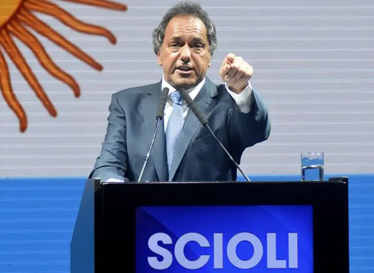 Scioli ahora promete eximir de Ganancias el medio aguinaldo de diciembre