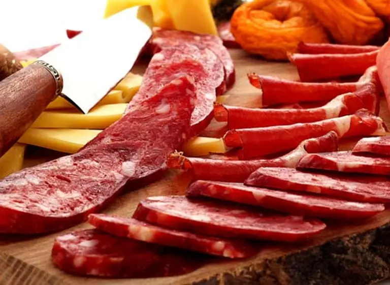 ¿Adiós a la picada? La OMS confirma que los fiambres son cancerí­genos