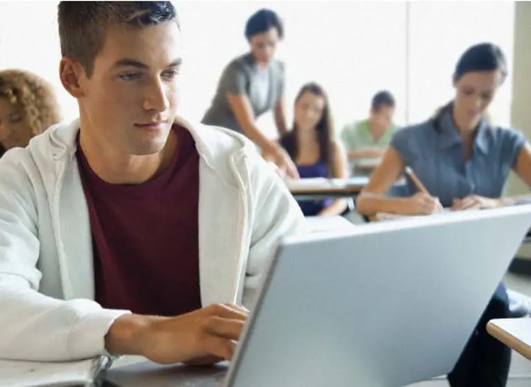 UADE Business School lanza su MBA online y anuncia becas para la cursada