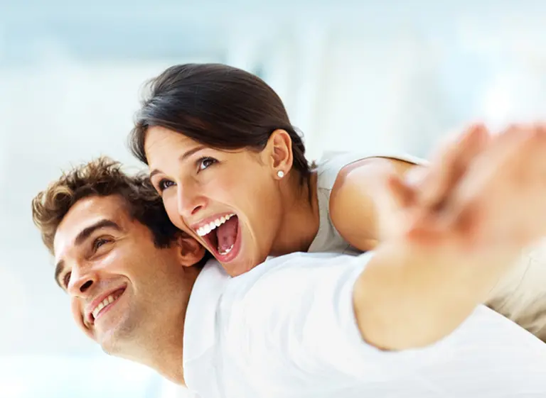 Es ciencia: las mujeres desean más a los hombres con parejas atractivas