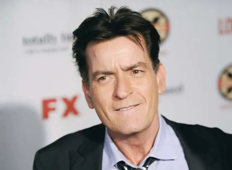 Charlie Sheen confesó que es portador del virus HIV