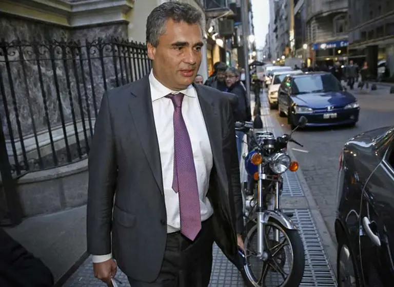 Allanan el Banco Central en busca de pruebas que incriminen a Vanoli por la venta de "dólar futuro"