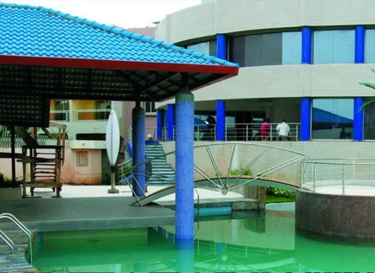 El hotel Radisson Blu, sede de lujo para diplomáticos y empleados de Air France