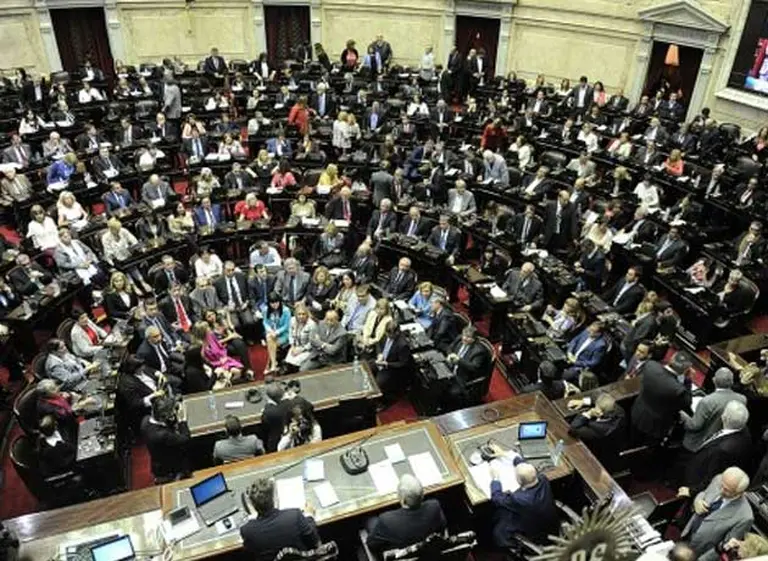 Con aval del massismo, Gobierno ratificó DNU que modificó Ley de Medios